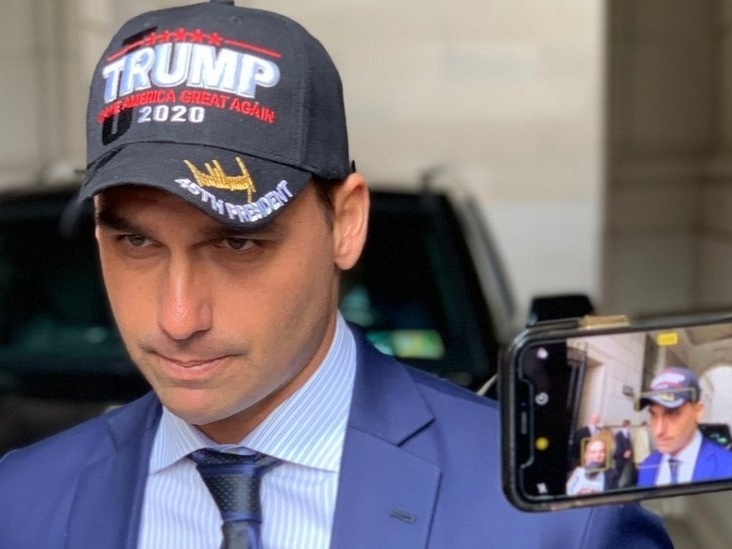 PT solicita suspensão imediata do mandato de Eduardo Bolsonaro