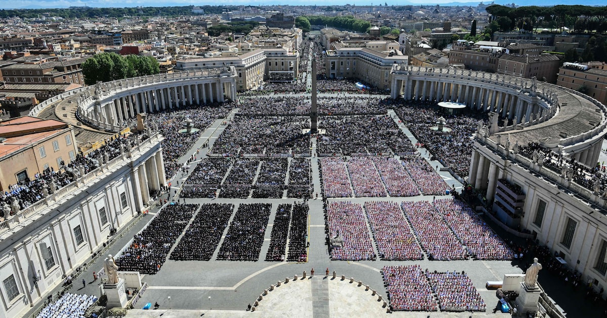 Funeral do papa Francisco atrai 250 mil fiéis na Praça de São Pedro em Roma