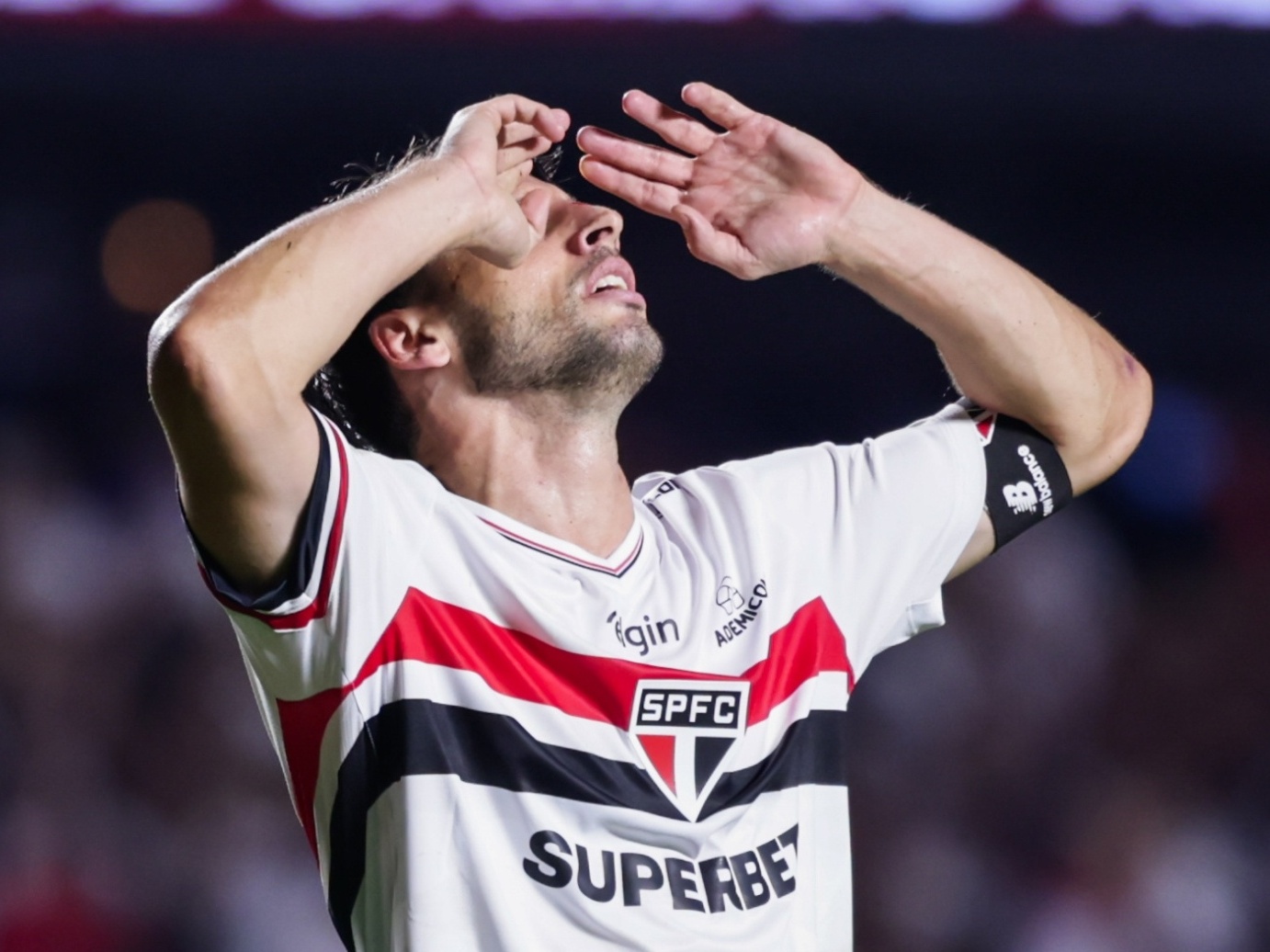 Calleri se lamenta durante São Paulo x Alianza Lima, duelo da Libertadores (Foto: Marcello Zambrana/AGIF)