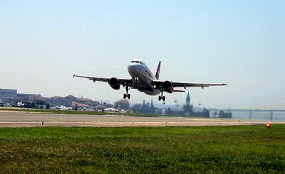 Transporte aéreo de passageiros atinge recorde superior ao período pré-pandemia
