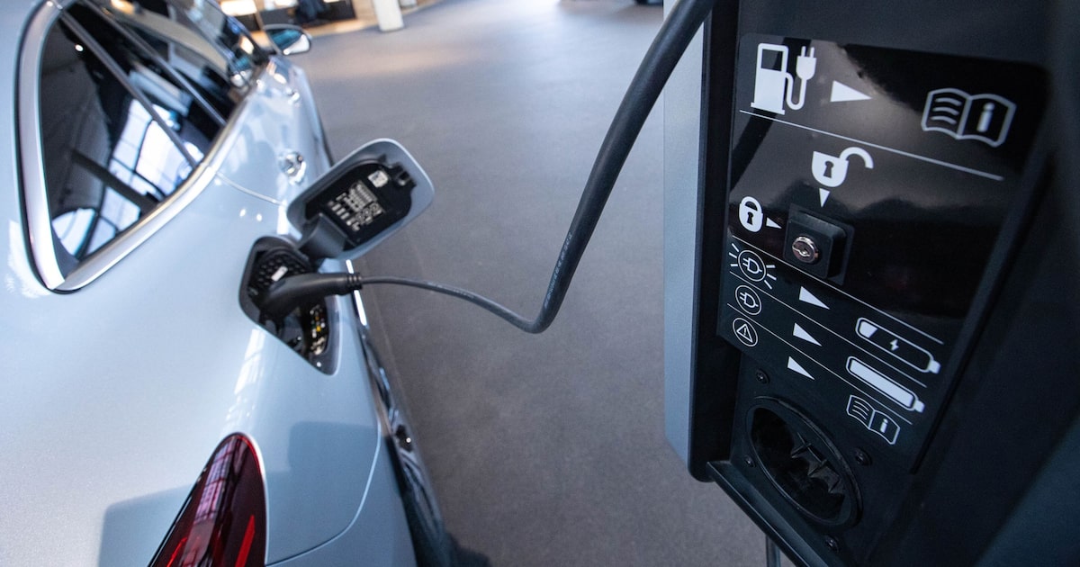 O mercado de carregamento de carros elétricos segue em expansão no Brasil e no mundo (Foto: Krisztian Bocsi/Bloomberg)