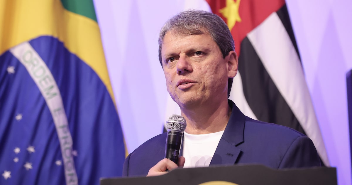 Tarcísio critica governo Lula e sugere mudança de liderança para o País