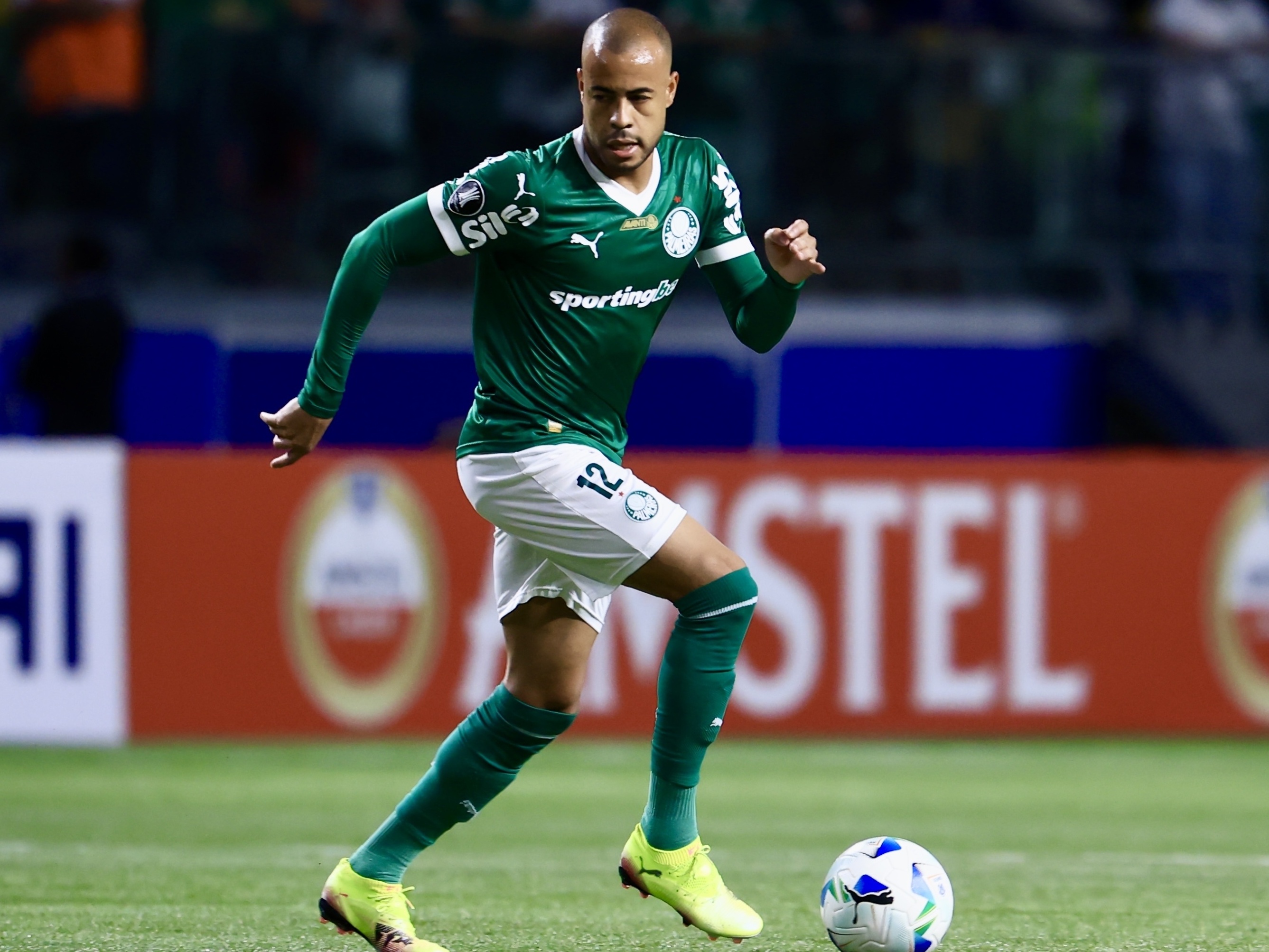 Palmeiras busca renovar contrato com Mayke após desempenho de Giay no Mundial