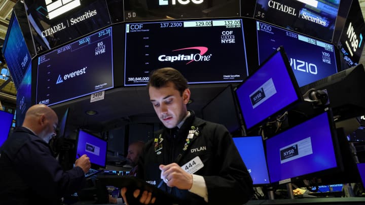 Jim Cramer aposta em ação financeira que busca dominar o mercado global