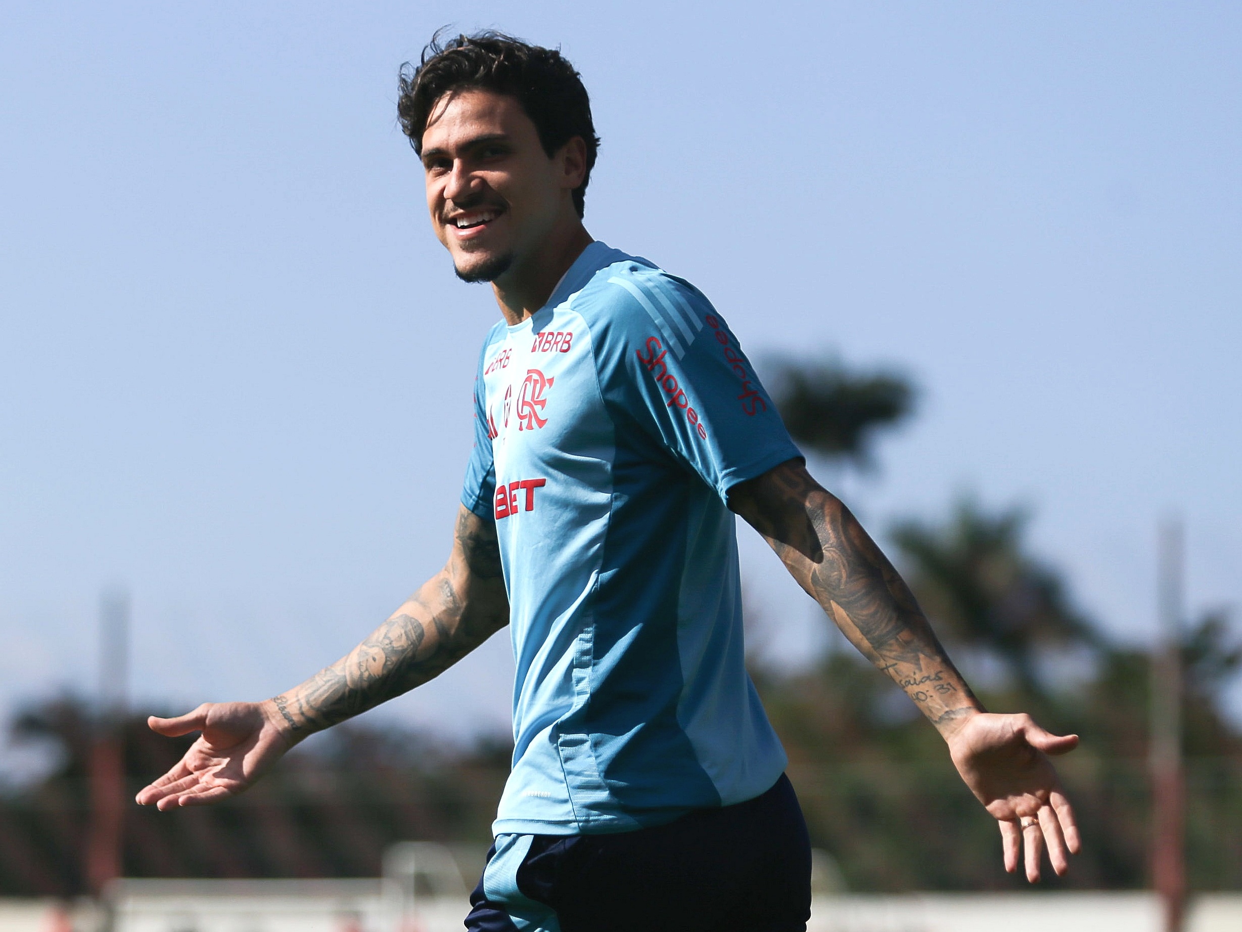 Pedro retorna ao Flamengo sem diálogo com Filipe e se destaca em treino