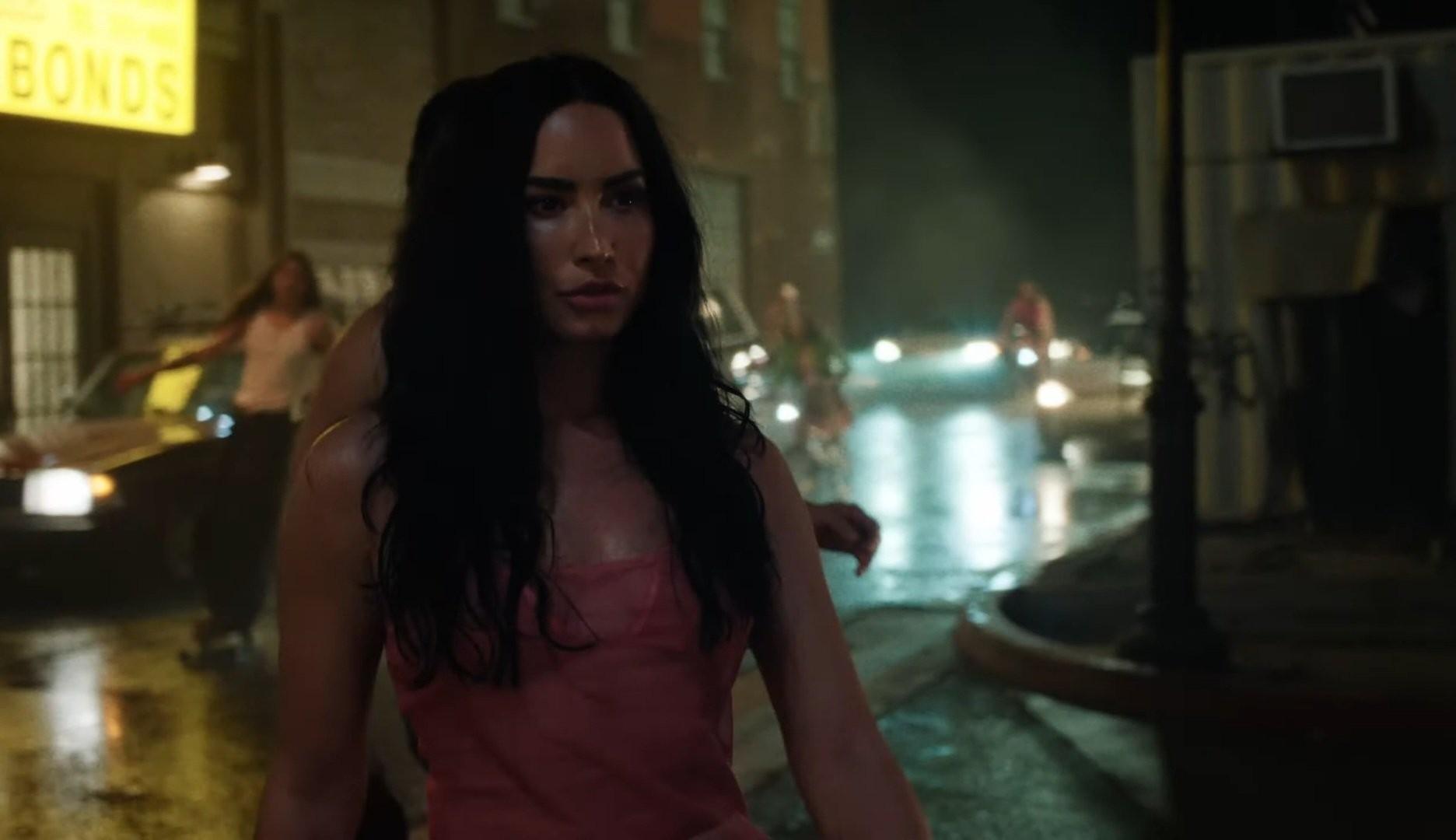 Demi Lovato lança single 'Fast' e fãs celebram retorno com clipe impactante