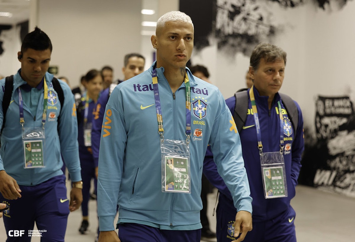 Richarlison promete treinar intensamente após críticas às suas atuações na seleção