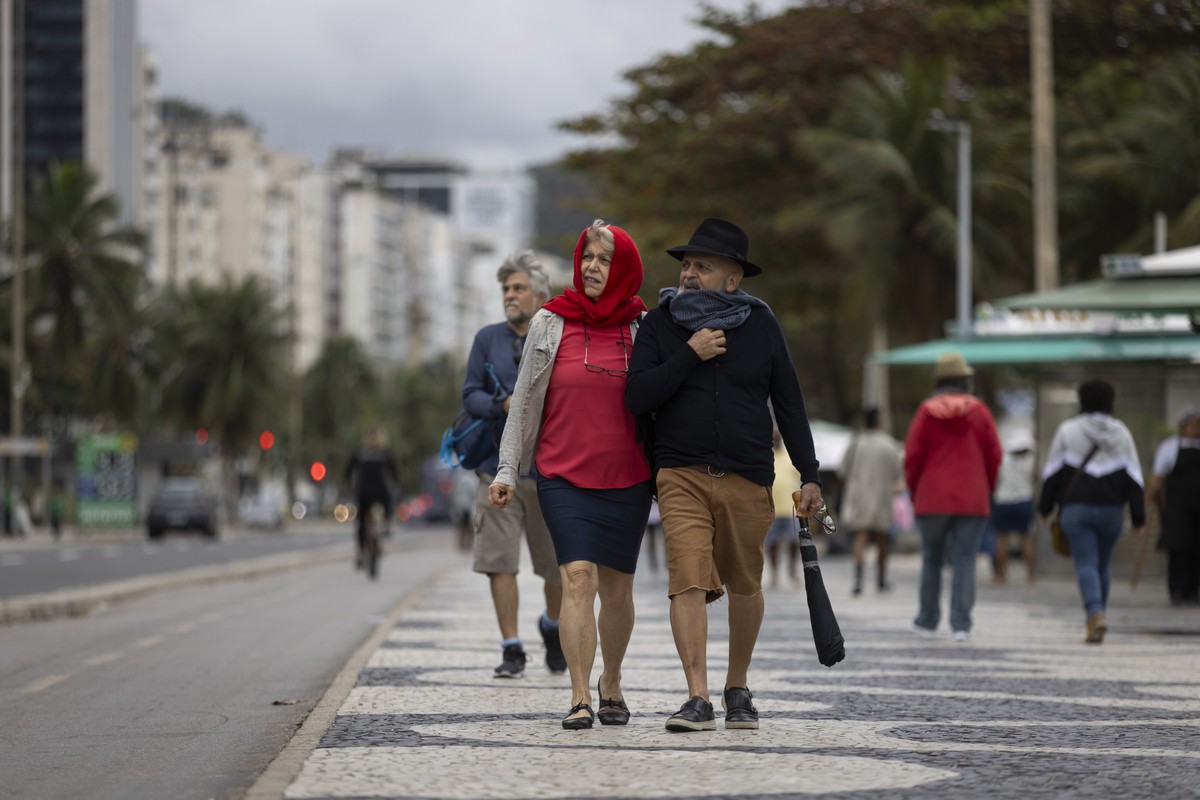 Frente fria traz ventos de até 70 km/h e ondas de três metros ao Rio