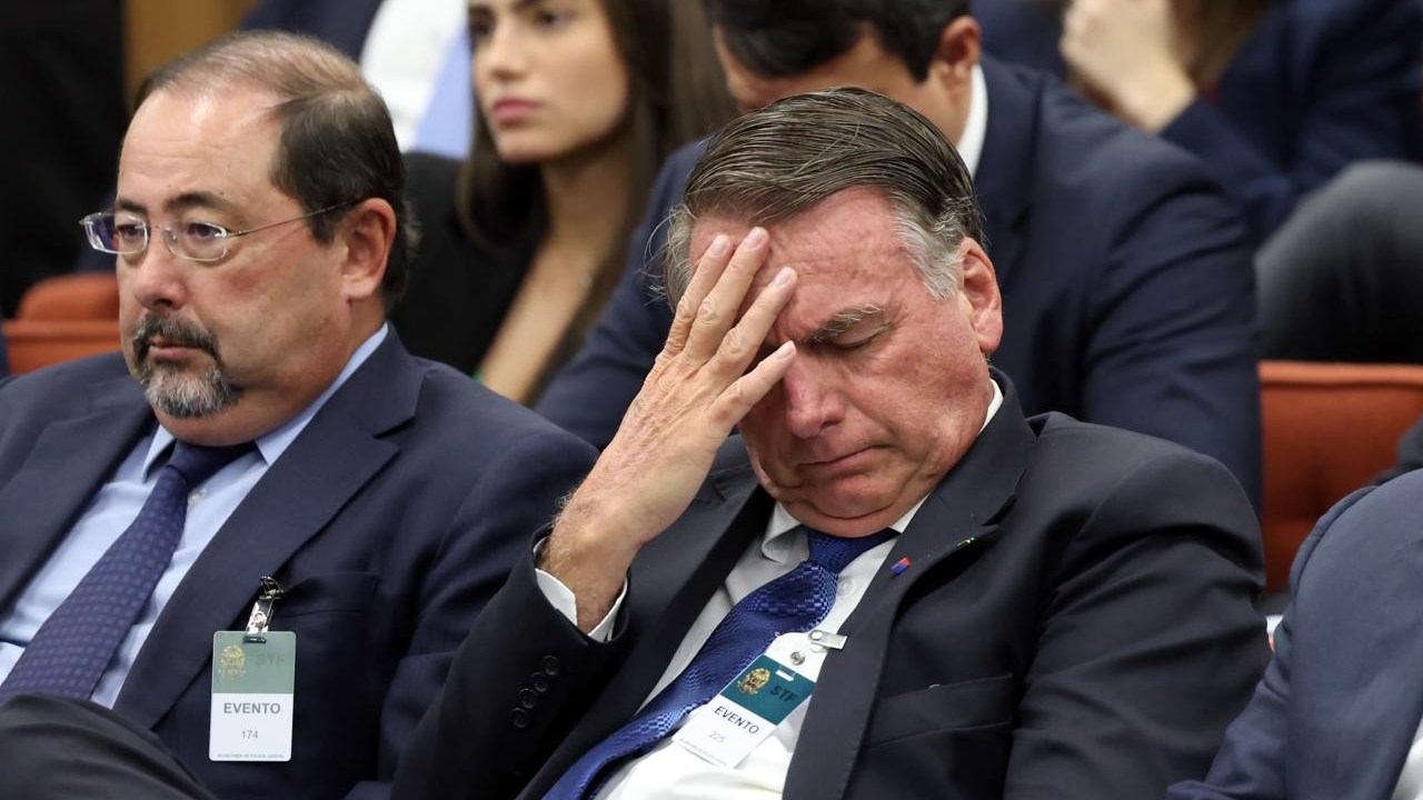 Bolsonaro enfrenta dilema entre apoio à direita e aumento de tarifas de Trump