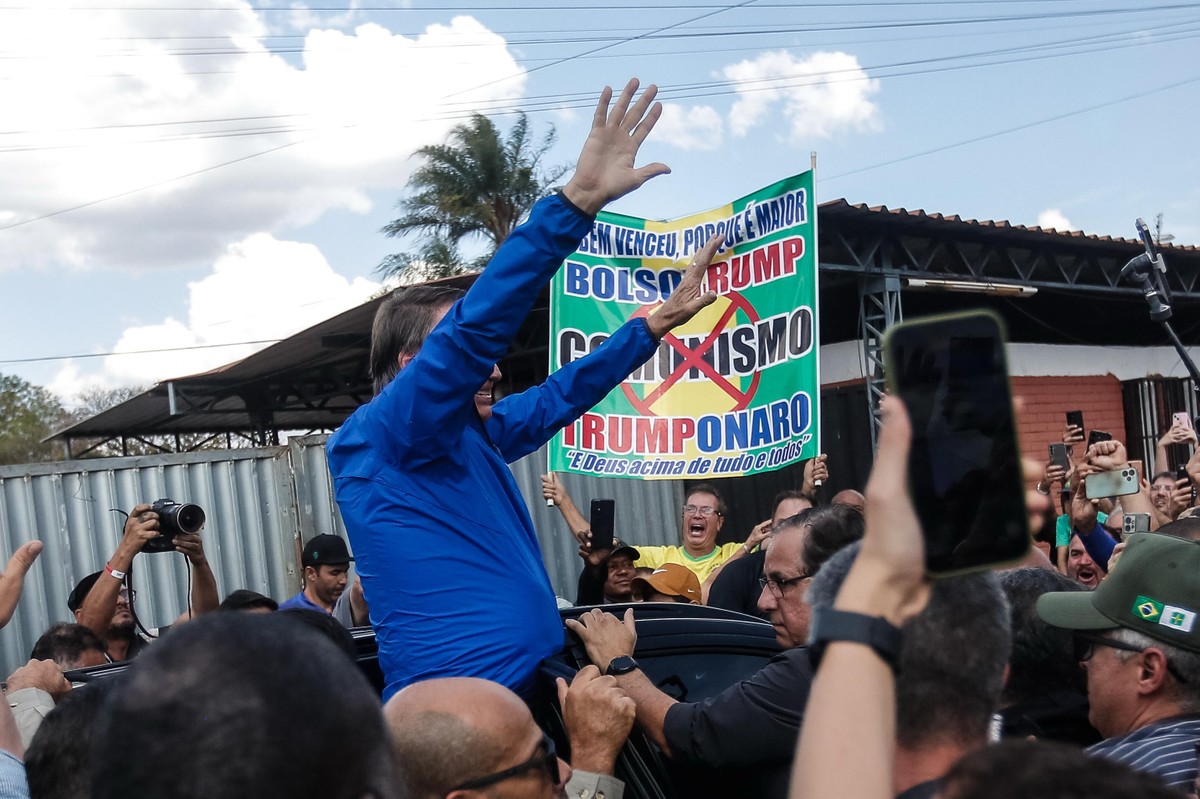 Bolsonaro promove motociata e discute ações políticas em eventos recentes