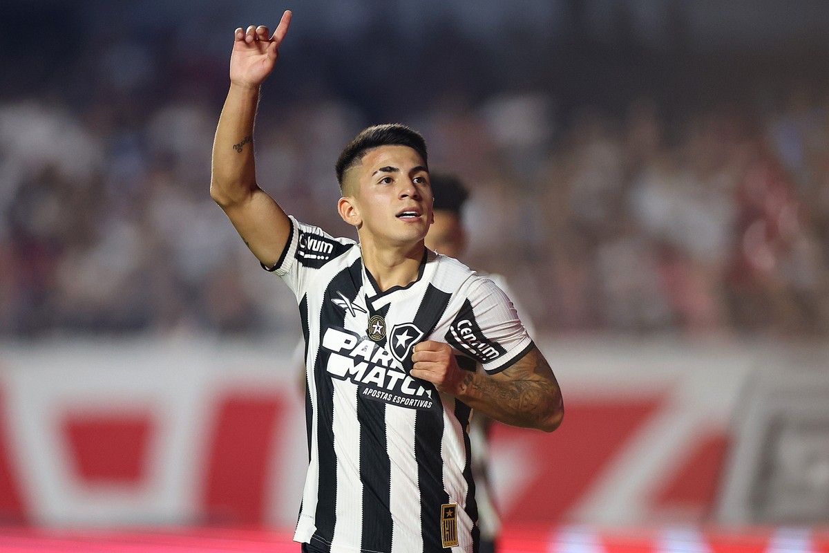 Benfica faz proposta de R$ 223 milhões por Thiago Almada, do Botafogo