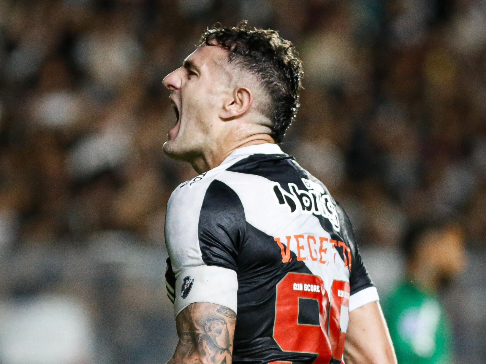 Vasco vence Melgar e avança aos playoffs da Sul-Americana com grande atuação