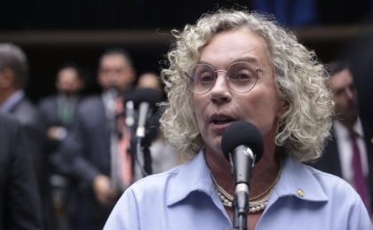 Câmara aprova proibição de casamentos antes dos 16 anos em nova legislação