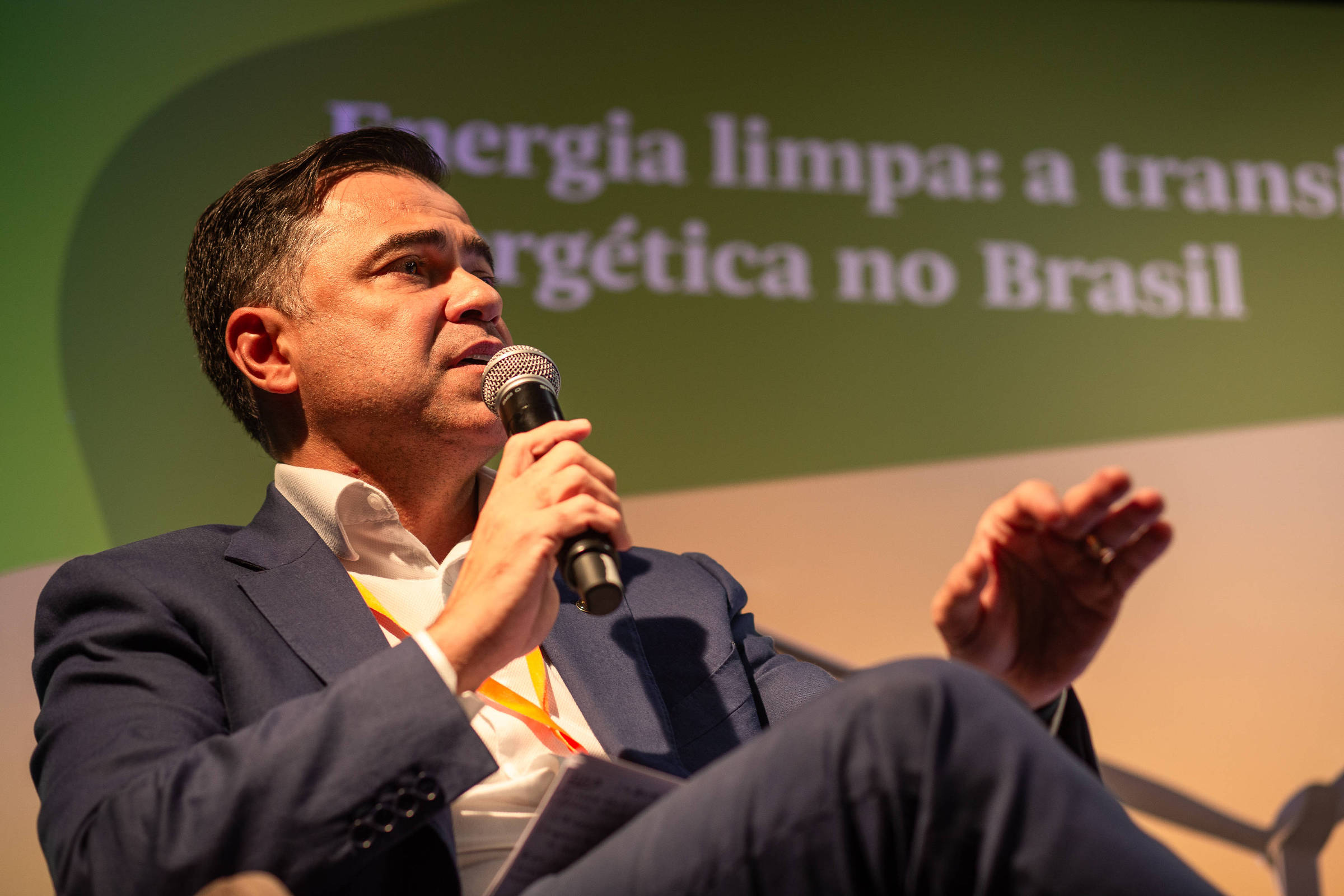 Aneel anuncia previsão de bandeira vermelha para o setor elétrico em 2023