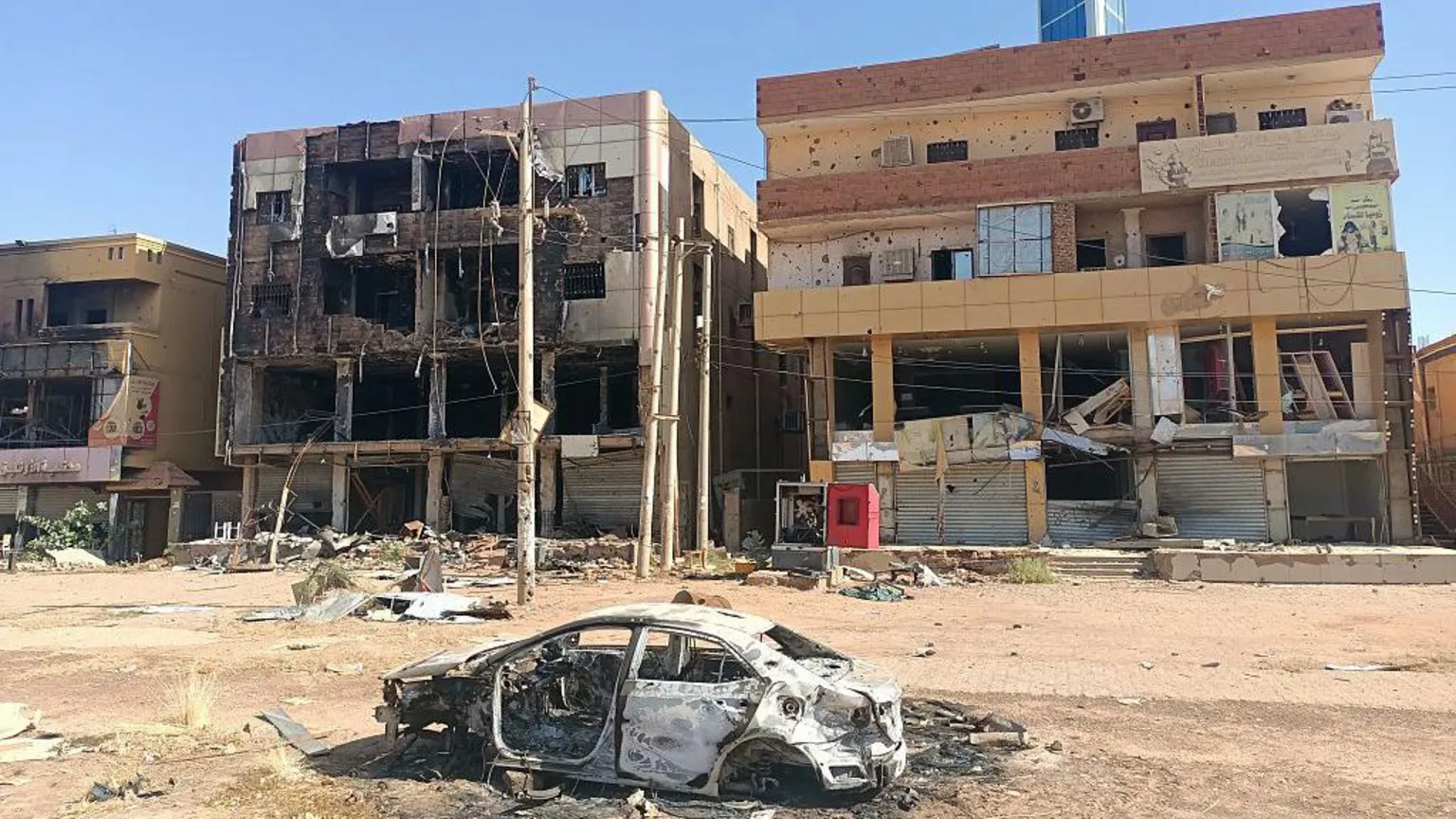 A guerra civil no Sudão causou destruição generalizada na capital do Sudão, Cartum. (Foto: AFP via Getty Images)