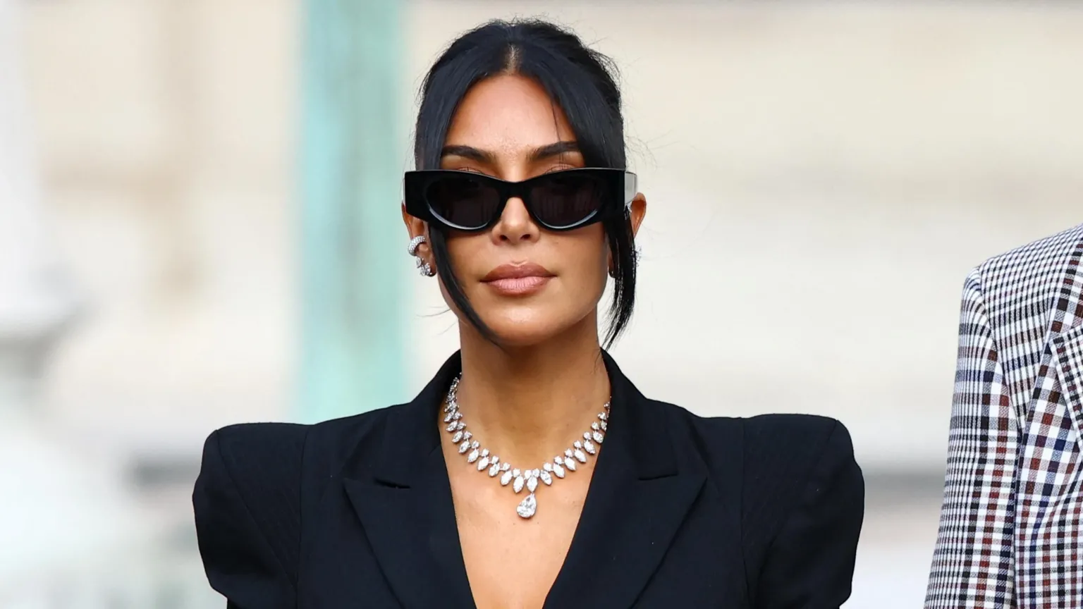 Júri deve anunciar veredicto sobre roubo de joias de Kim Kardashian em Paris