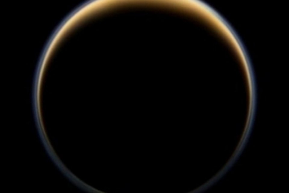 Eclipse de Titã sobre Saturno será visível da Terra; veja como observar