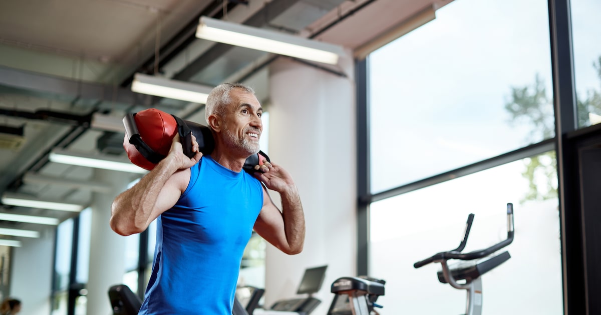 Ganhe músculos após os 50 anos com dicas eficazes de treino e alimentação