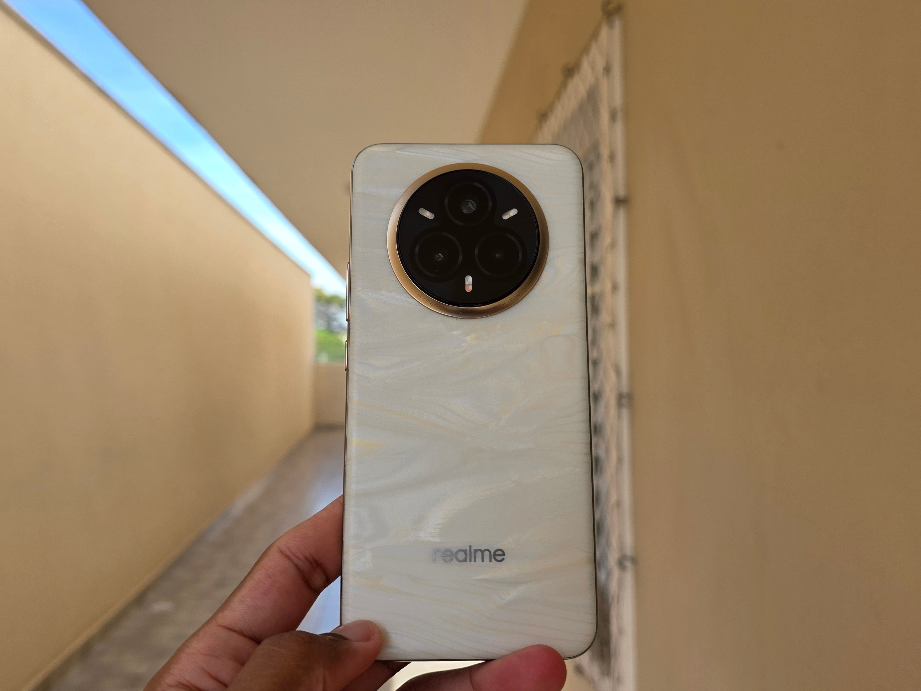 Realme 14 Pro+ muda de cor no frio e tem bateria de longa duração