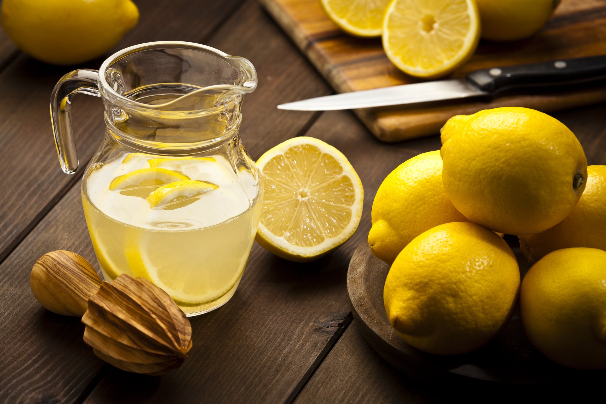 Menino de 10 anos fatura mais de US$ 10 mil com sua barraca de limonada