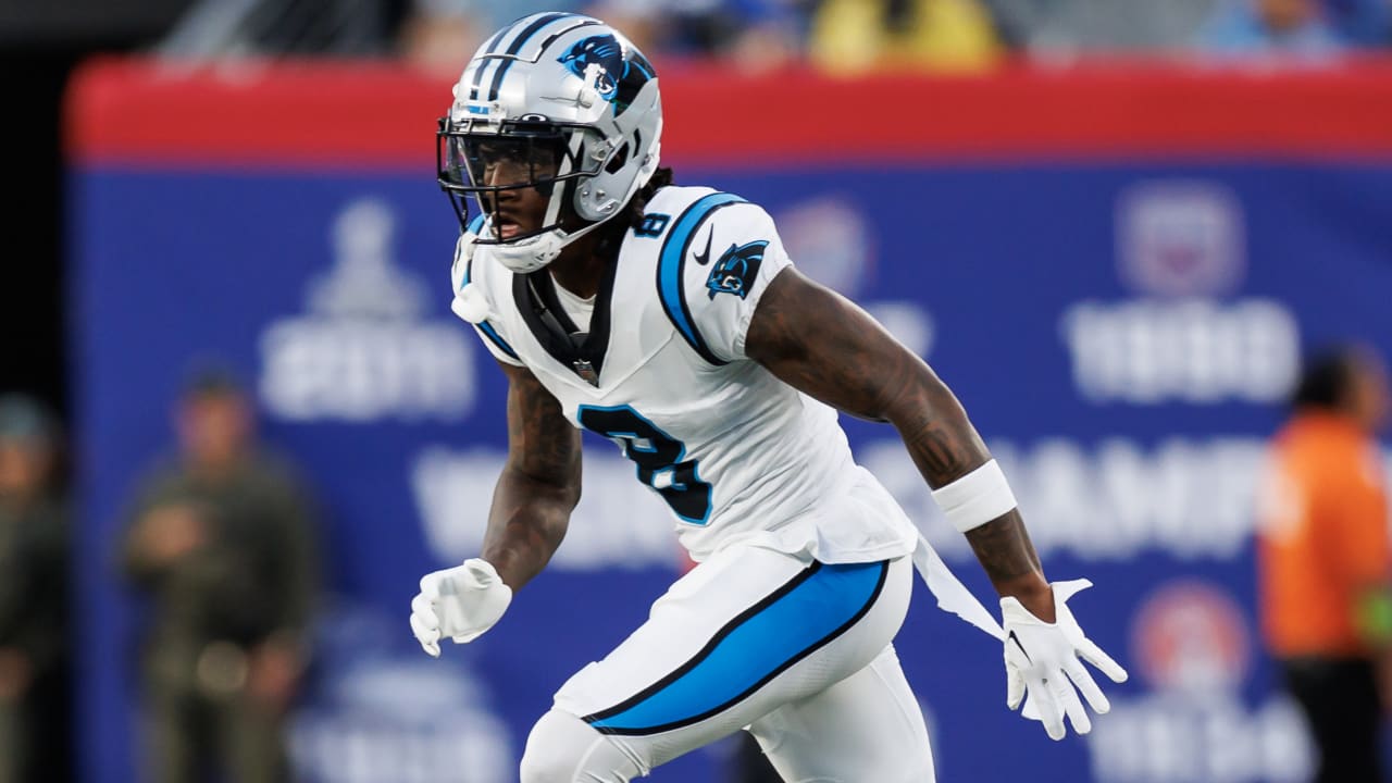 Panthers buscam melhorar defesa em 2025 após desempenho fraco em 2024