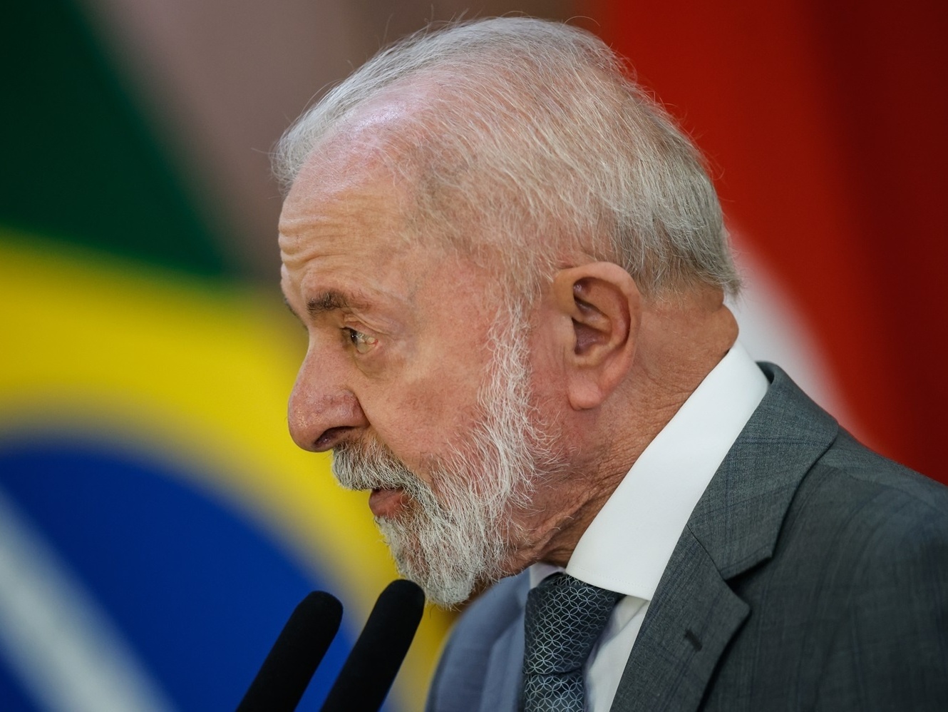 Lula critica tarifas unilaterais e defende multilateralismo em artigo internacional