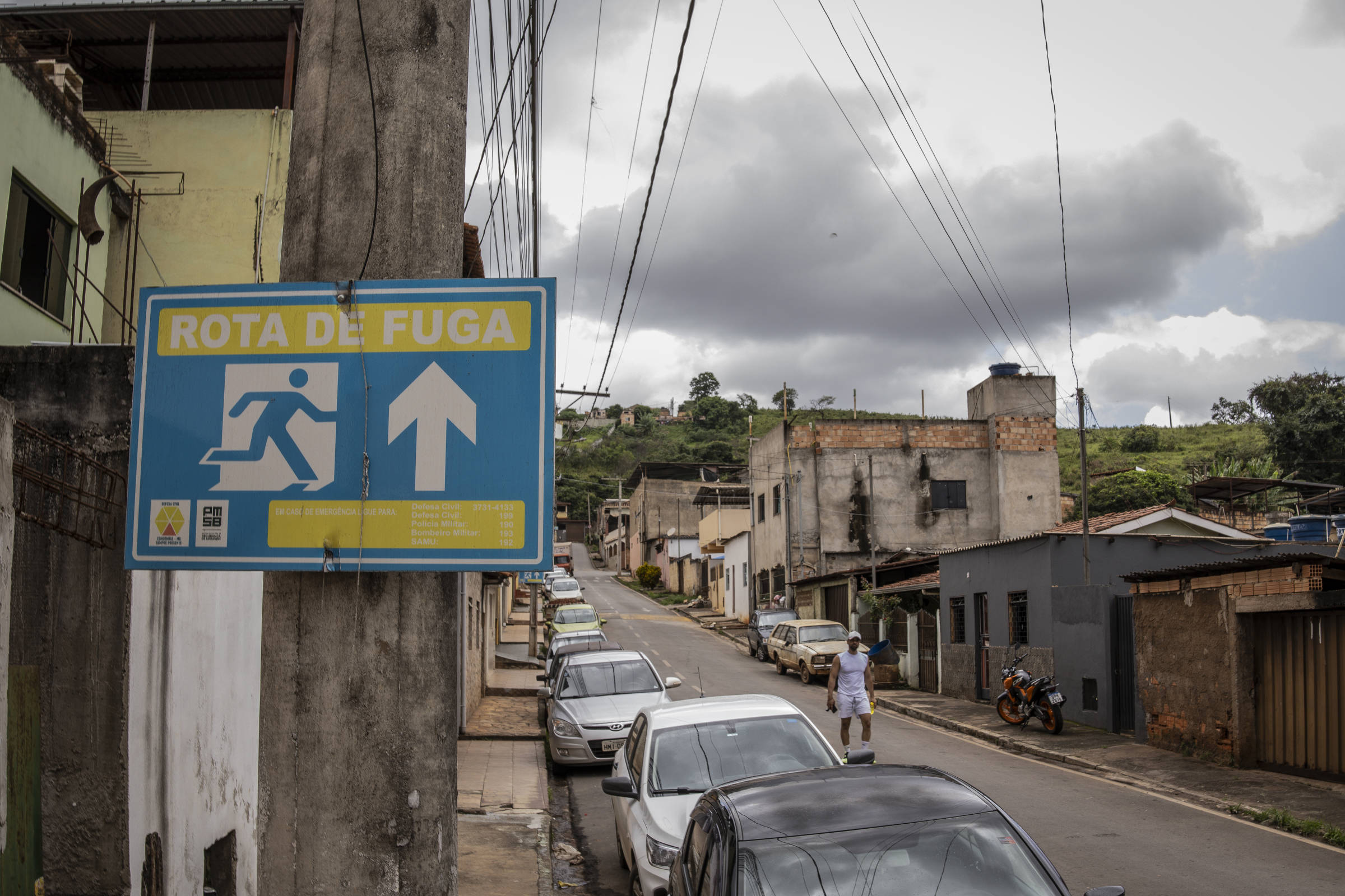 O padre Antonio Claret Fernandes, da coordenação local de movimento de atingidos por barragem, afirma que a população está desiludida com as soluções. (Foto: Bruno Santos/Folhapress)