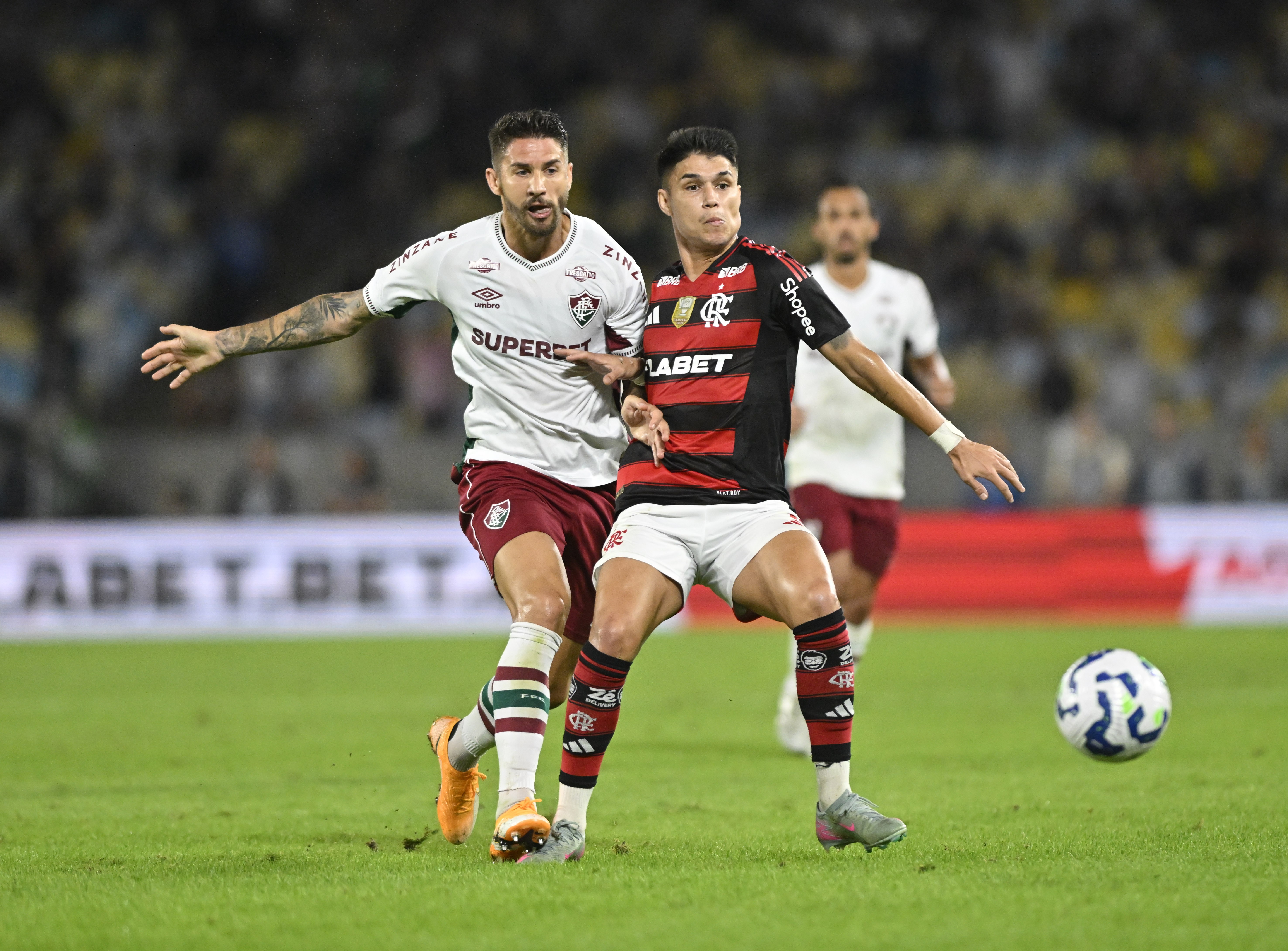 Fluminense adota postura defensiva e busca repetir sucesso da Copa