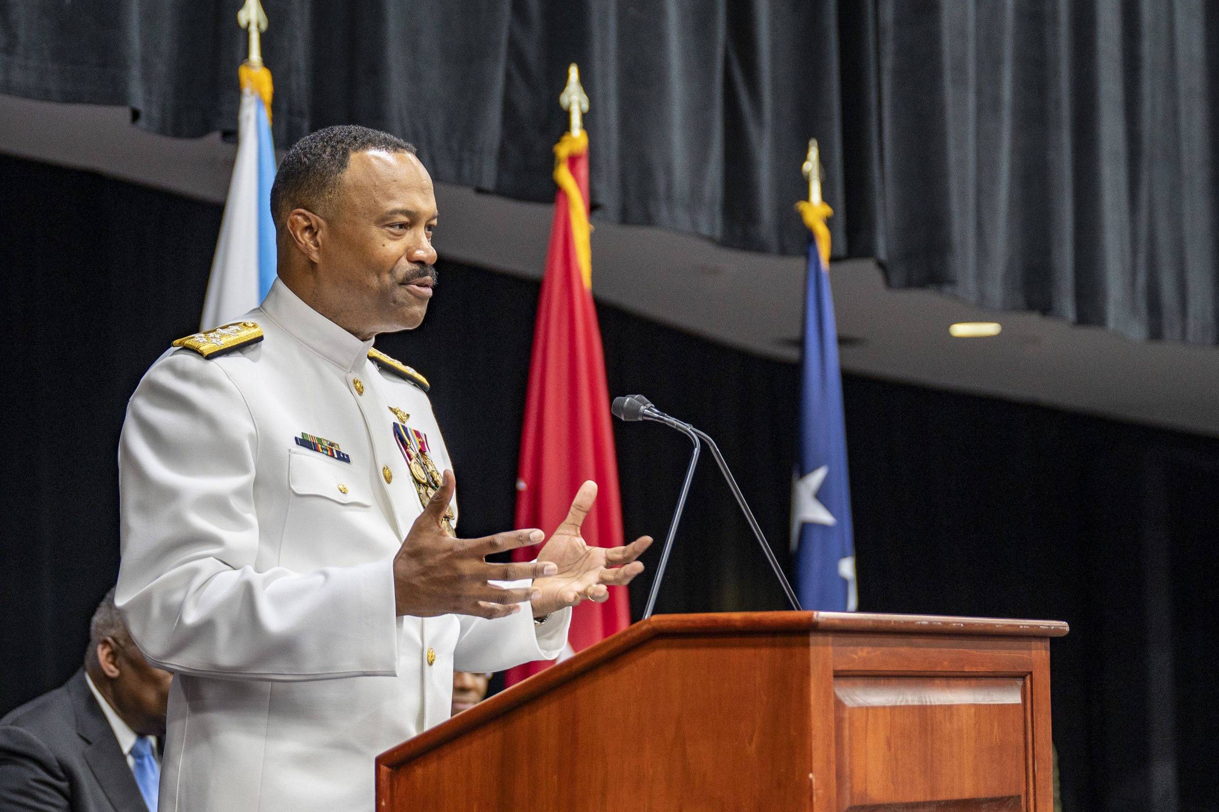 Visita do almirante Holsey ao Brasil gera mal-estar entre militares brasileiros