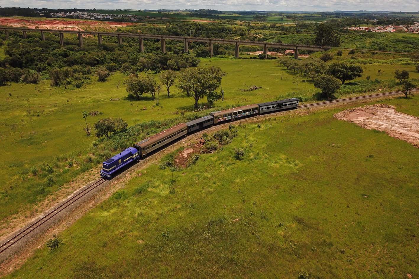 Trem no interior de São Paulo oferece passeio com open de cerveja premiada