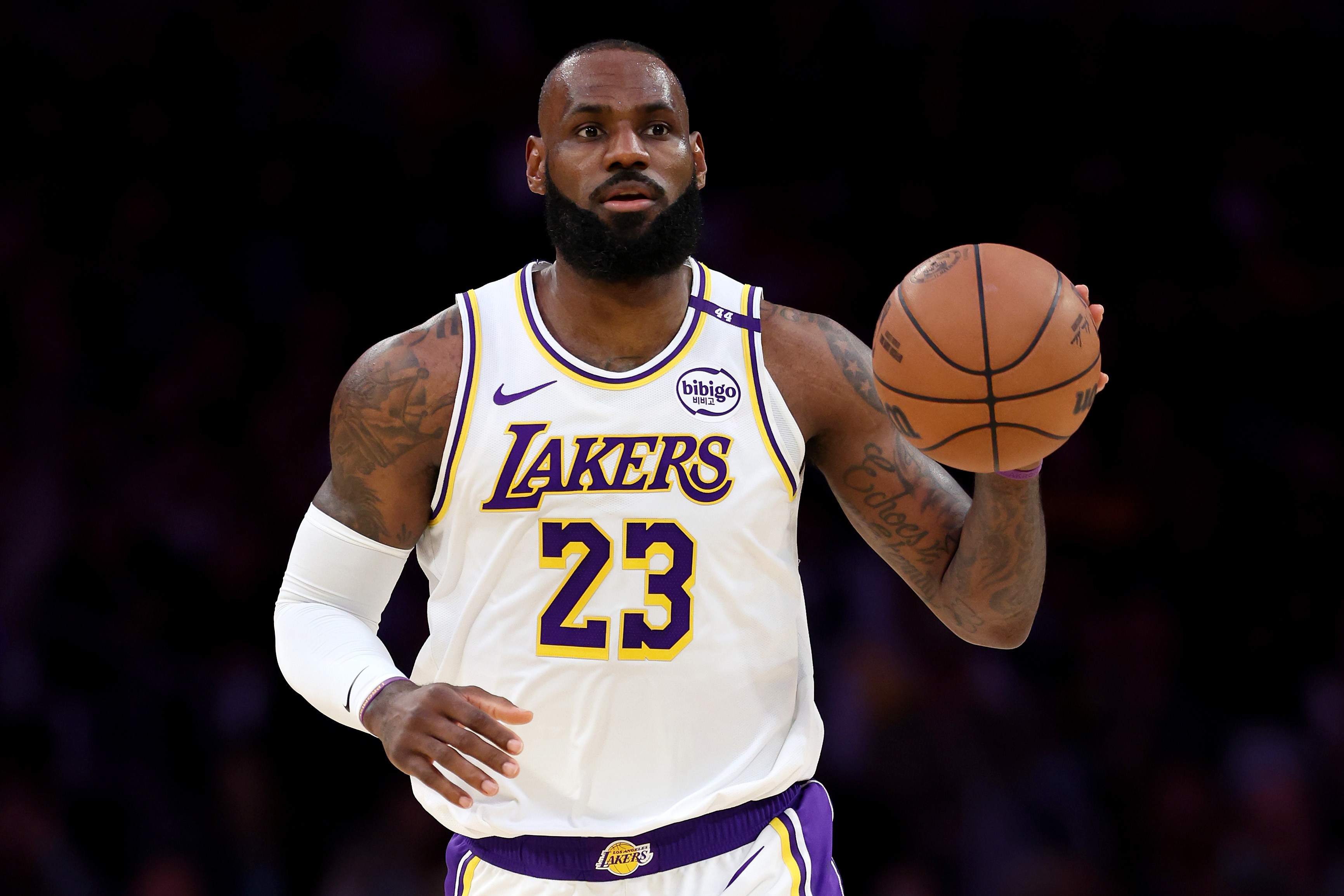LeBron James pode se aposentar e futuro na NBA é incerto, diz agente