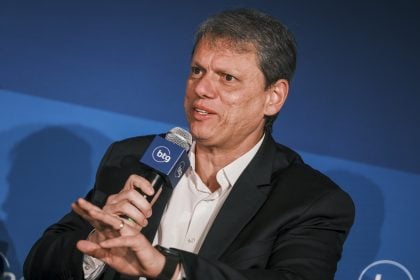 Tarcísio lidera corrida pelo governo de SP, revela pesquisa da Paraná Pesquisas