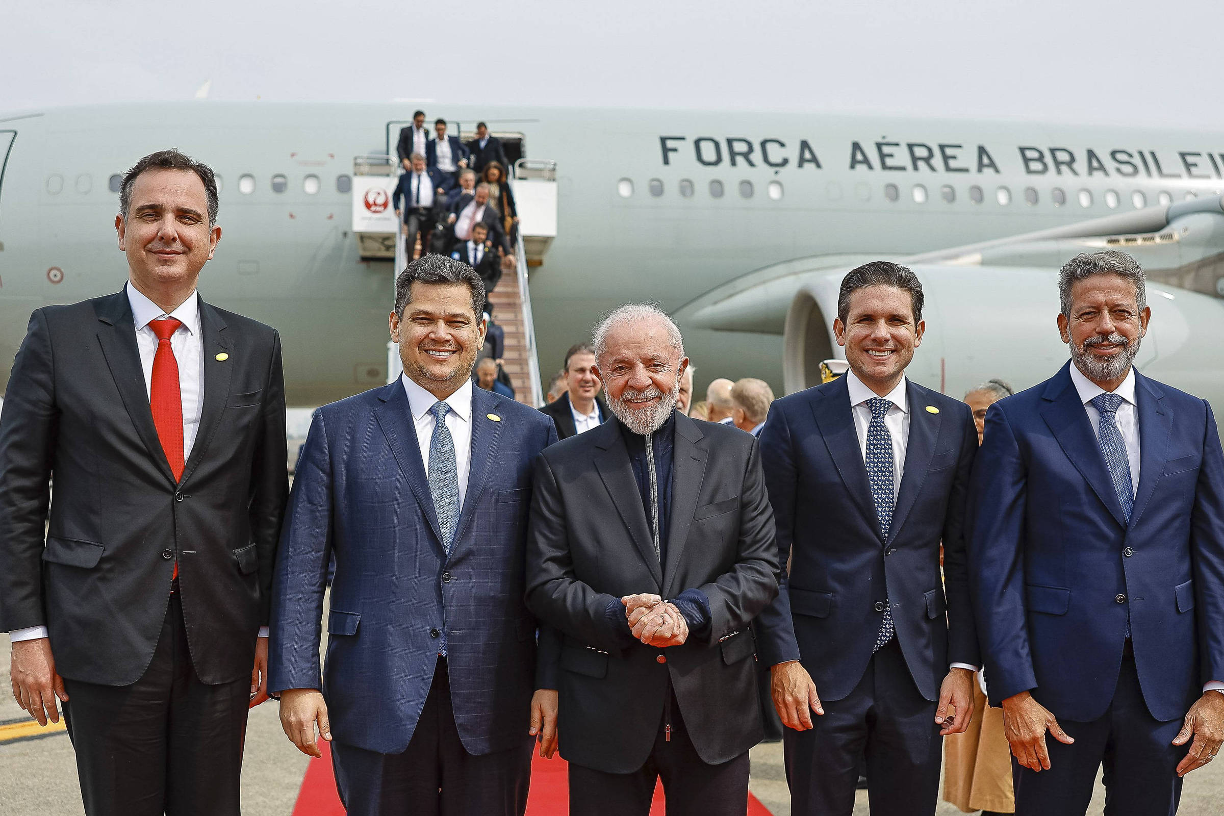 Rodrigo Pacheco, Davi Alcolumbre, Lula, Hugo Motta e Arthur Lira chegaram ao Japão na semana passada. (Foto: Ricardo Stuckert - 24.mar.25/Divulgação Presidência)