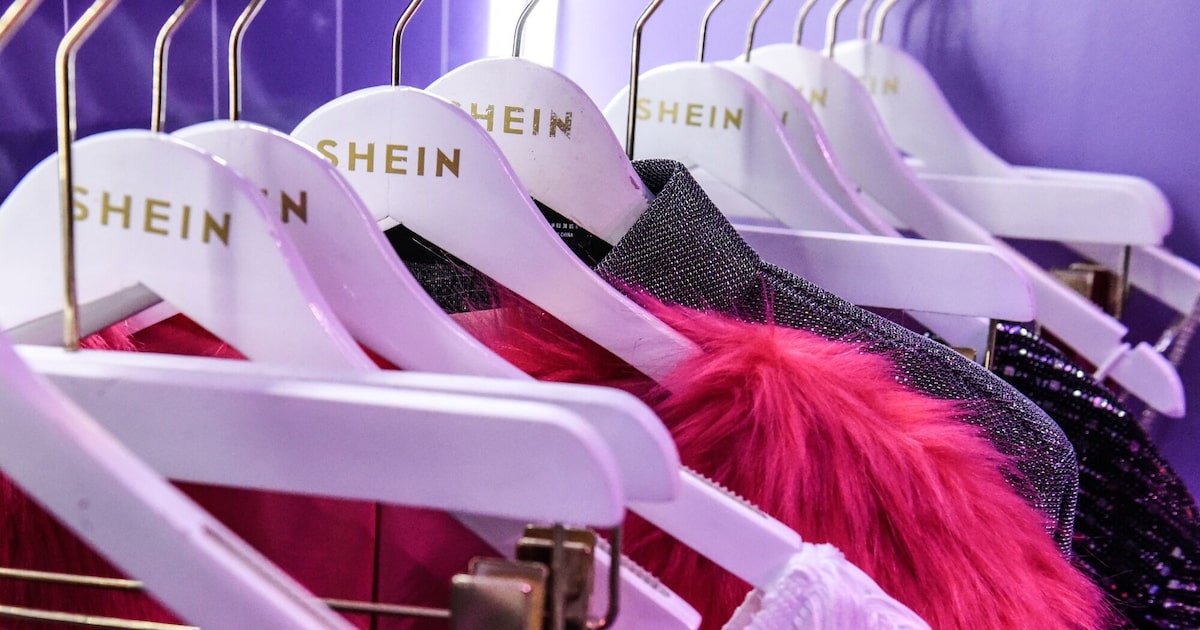 O preço médio de noventa e oito produtos na Shein caiu treze por cento, para US$ 5,56, desde o pico de US$ 6,38 em 7 de maio, segundo a Bloomberg News. (Foto: Stephanie Keith)