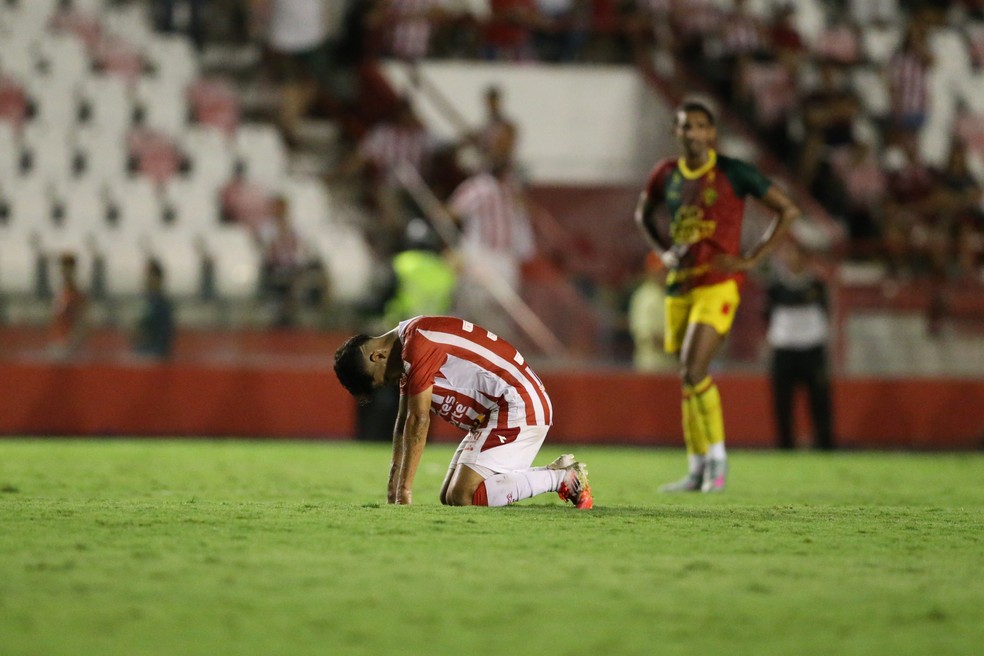 Náutico segue sem vencer na Série C (Foto: Marlon Costa/AGIF)