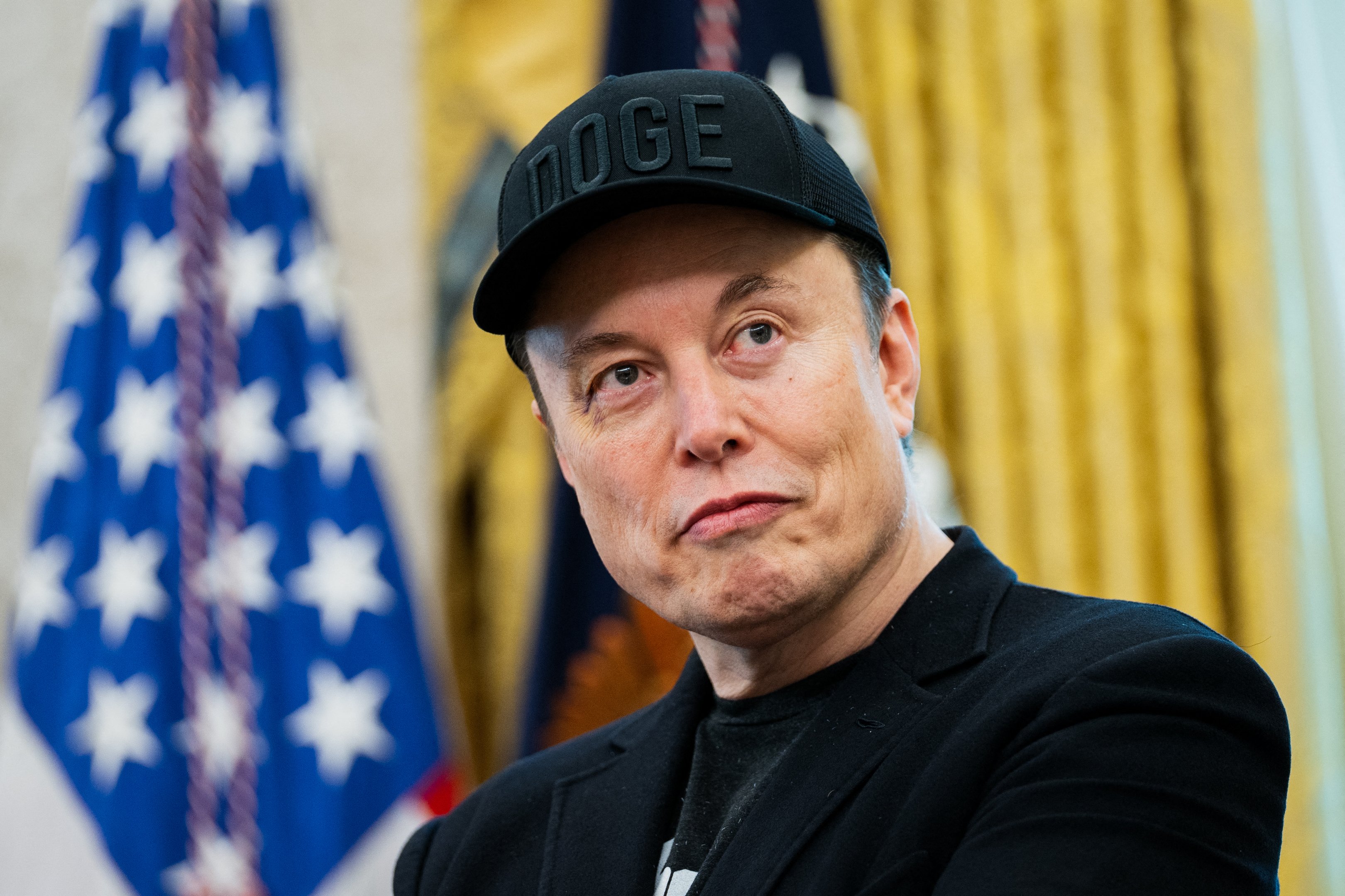 xAI de Elon Musk busca engenheiro para desenvolver avatar de anime com salário alto