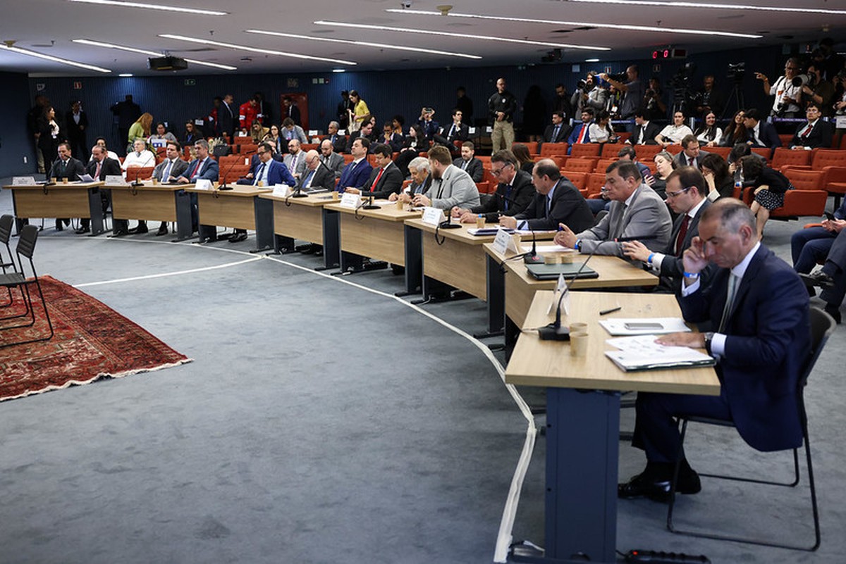 Bolsonaro é novamente proibido de se comunicar com réus da trama golpista