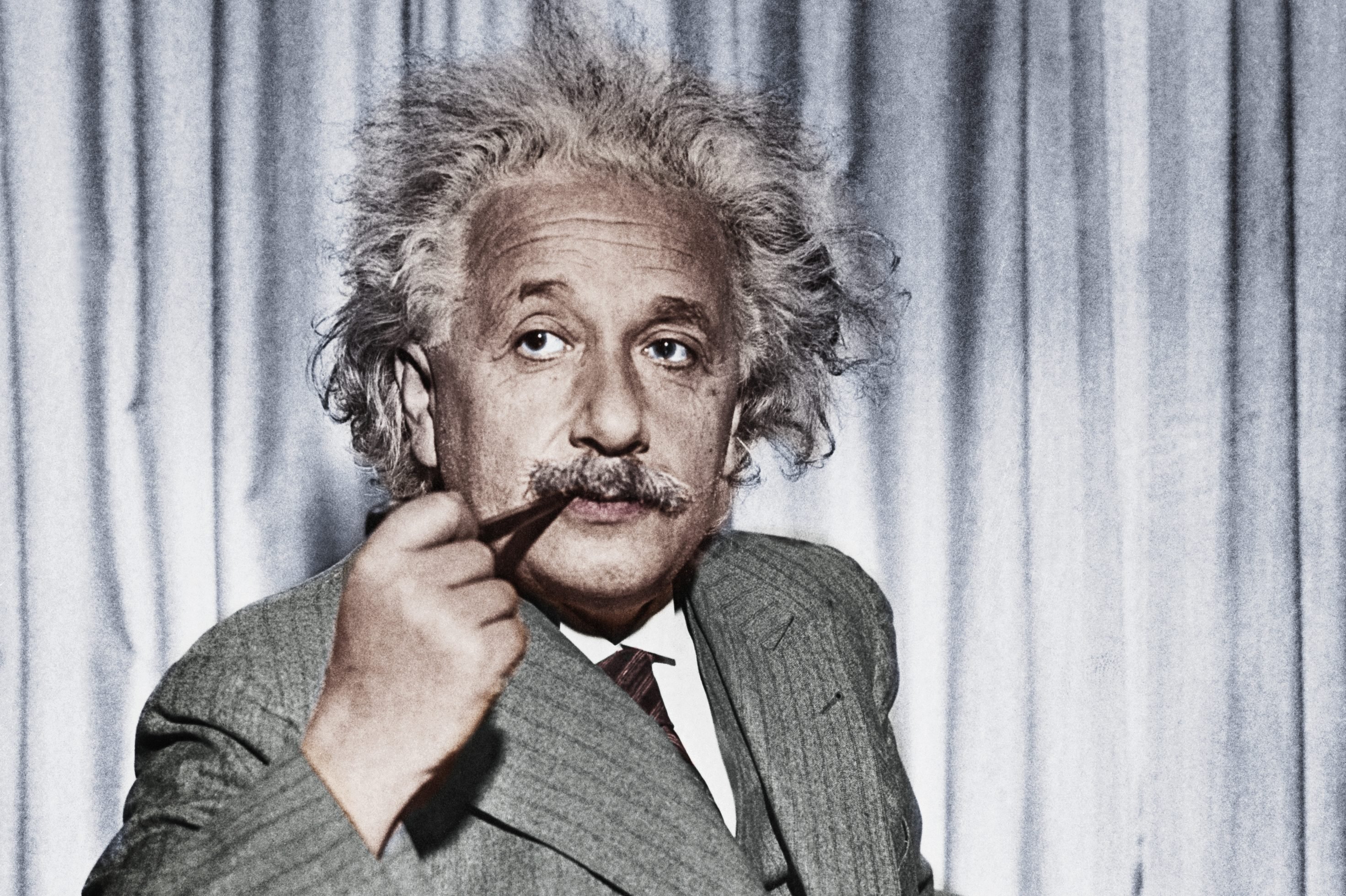 Albert Einstein evitava meias, colecionava bitucas e não usava guarda-chuva