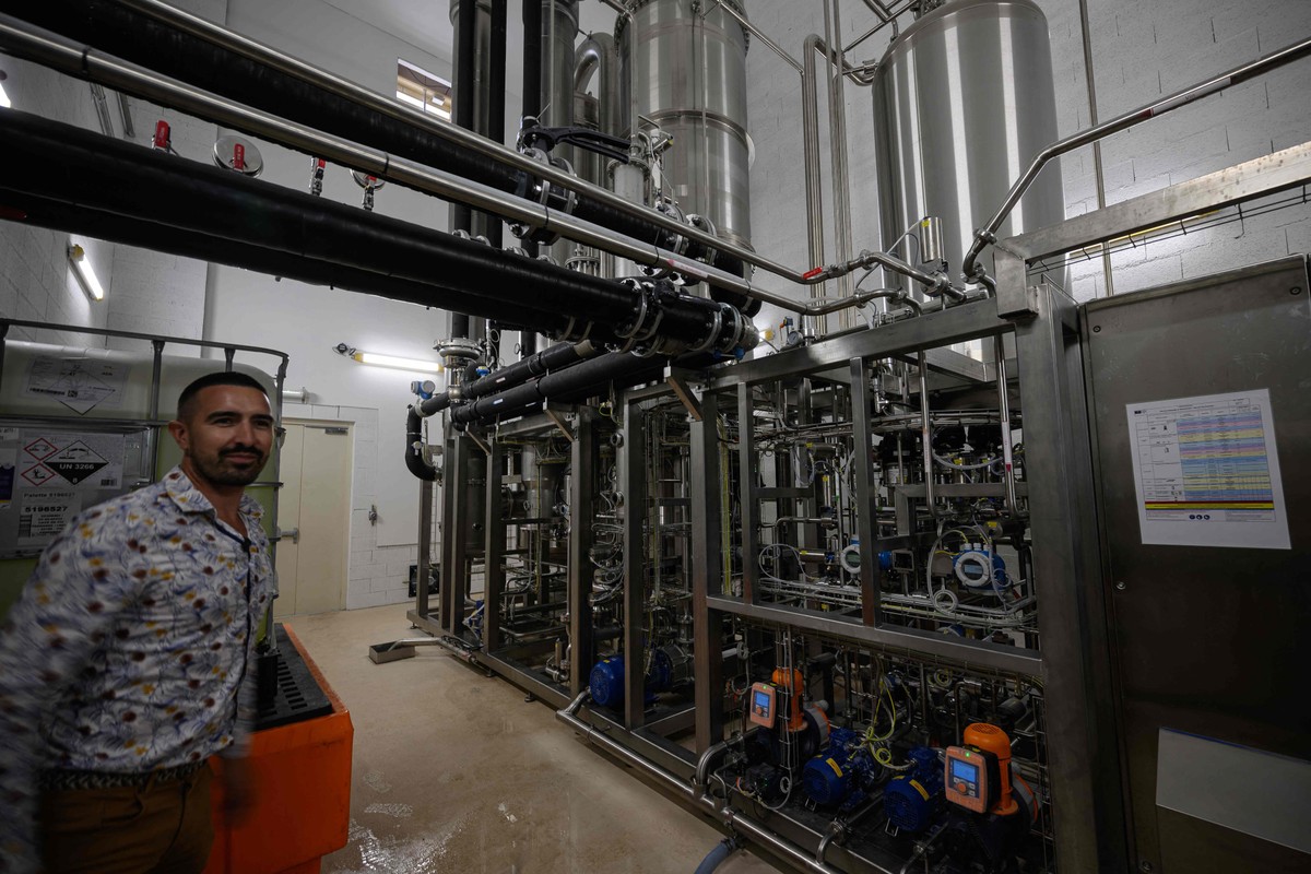 Laboratório francês transforma vinho em versão sem álcool para atender demanda do mercado