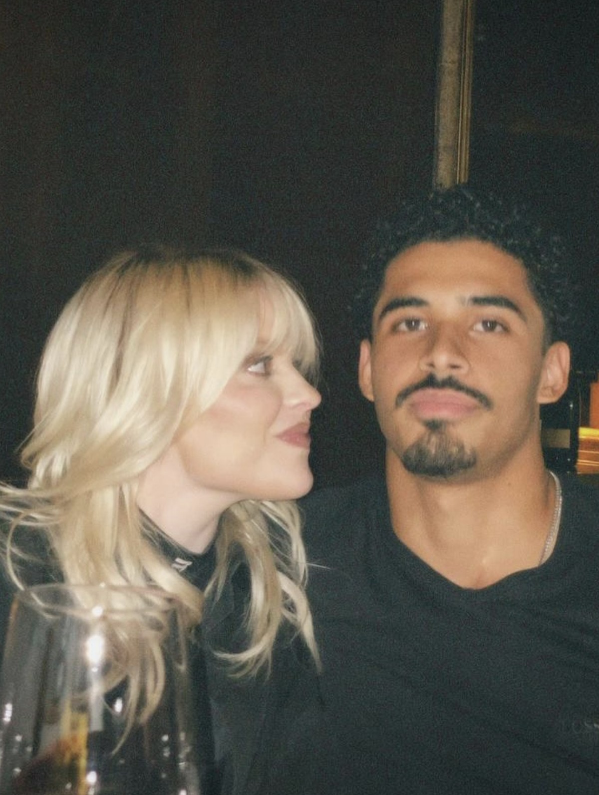 Fãs criticam ex de Luísa Sonza por fotos com a cantora e pedem respeito