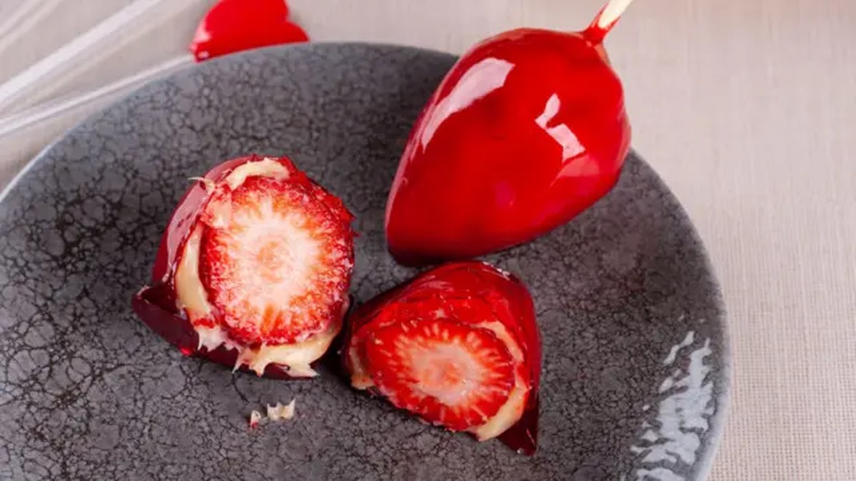 Brasileiros se rendem à febre do morango do amor e ao doce sabor do açúcar