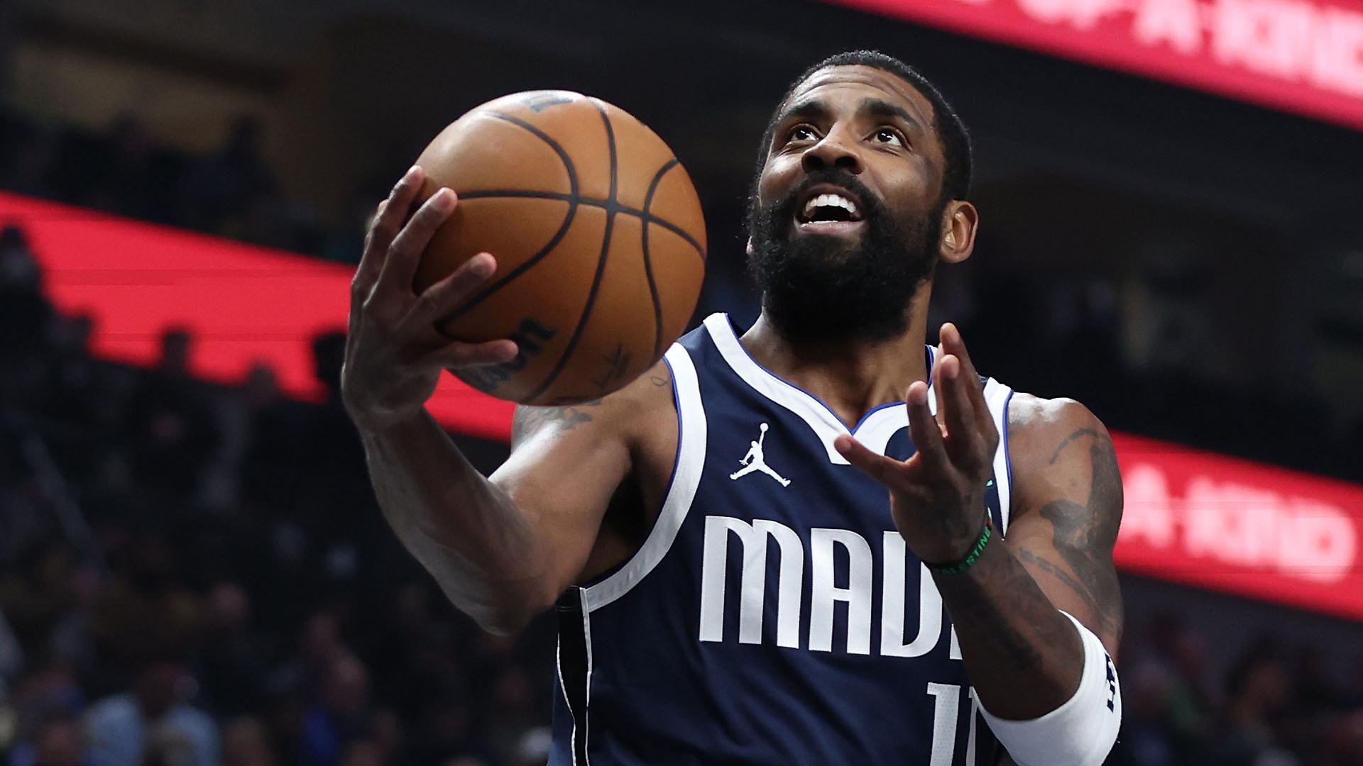 Kyrie Irving deve recusar opção e assinar extensão com o Mavericks