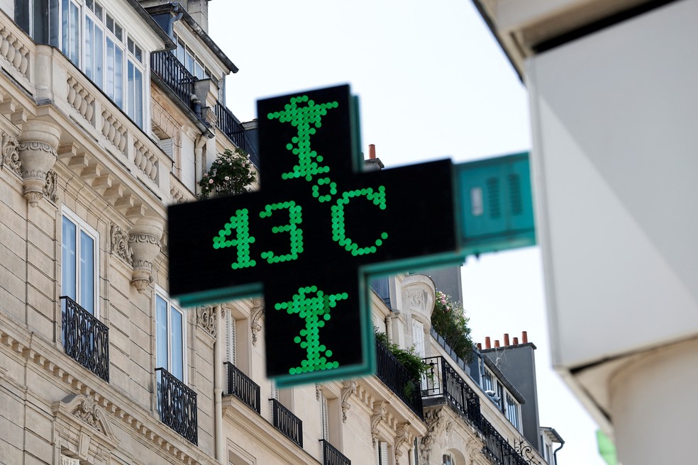 Criança de 2 anos falece na Espanha após ser deixada em carro durante calor intenso