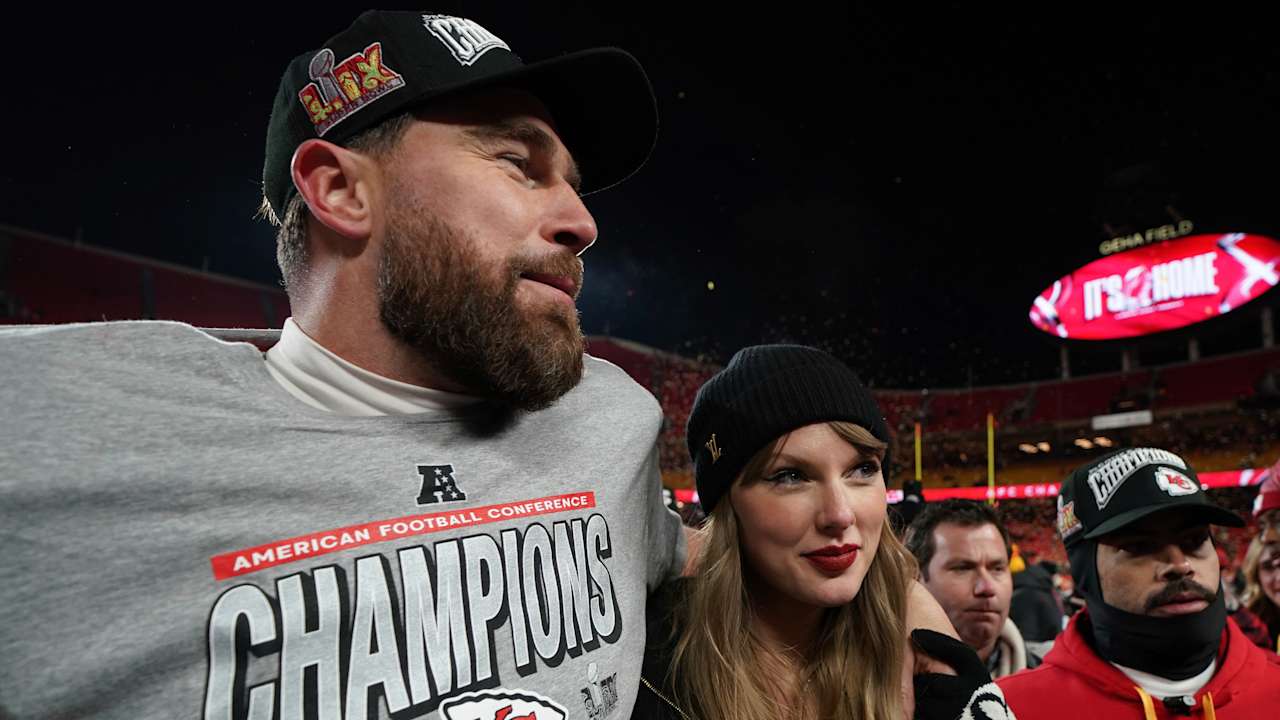 Taylor Swift surpreende com apresentação no Tight End University, no Tennessee
