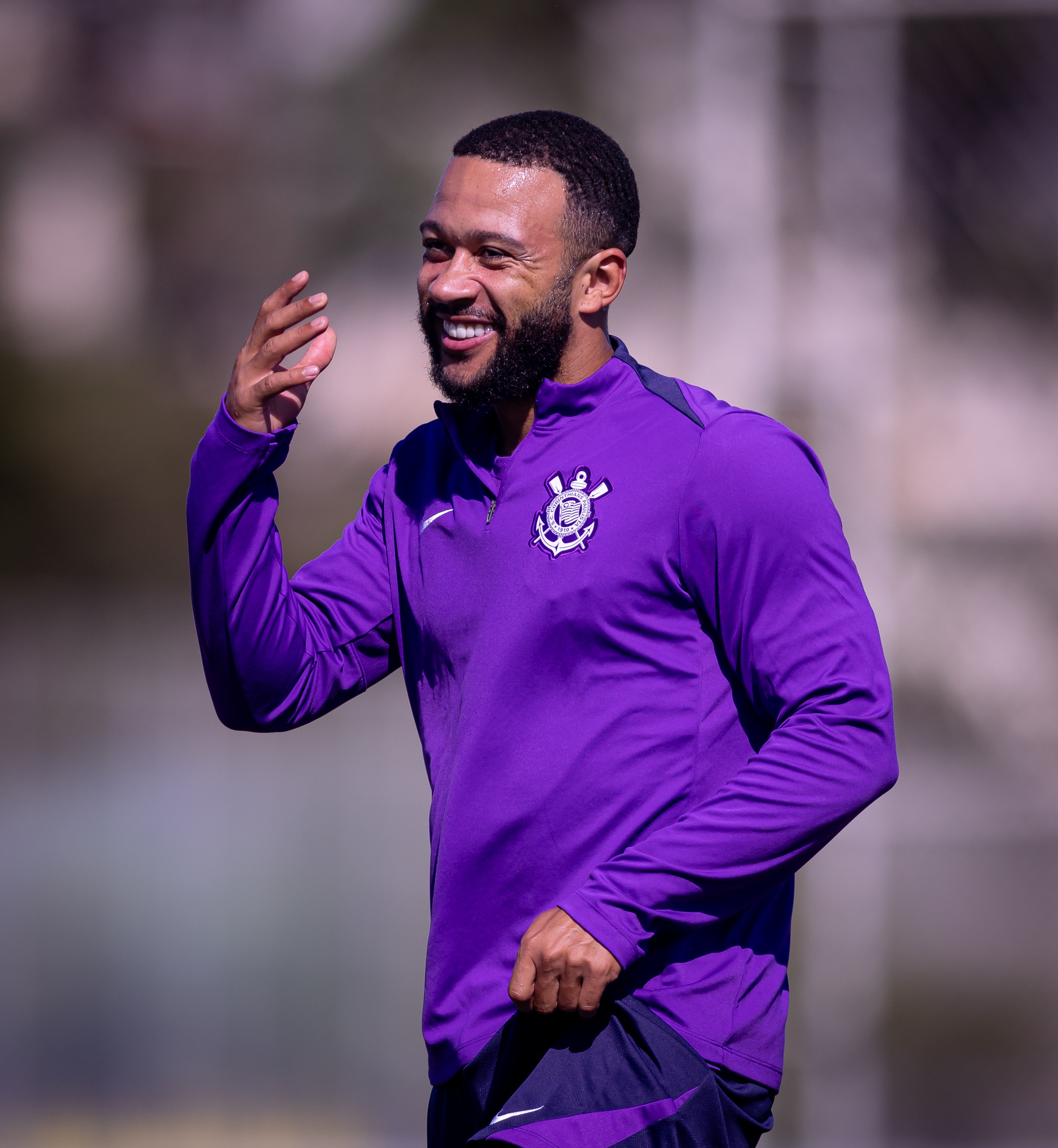 Memphis gera polêmica no Corinthians com faltas em treinos e desentendimentos