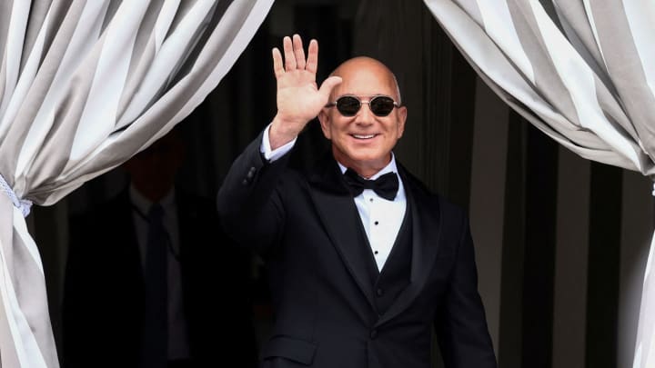 Jeff Bezos vende US$ 737 milhões em ações da Amazon e levanta especulações