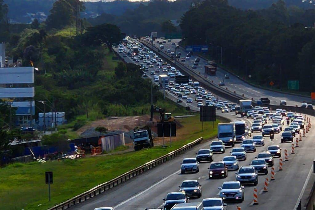 Licenciamento de veículos com placa final 1 e 2 deve ser pago até esta quinta-feira