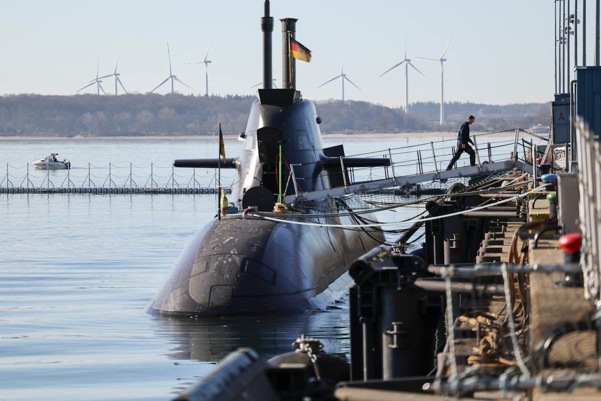 O submarino U34 amarrado no cais da base naval da cidade alemã de Eckernförde, em abril passado. (Foto: picture alliance (dpa/picture alliance via Getty Images))