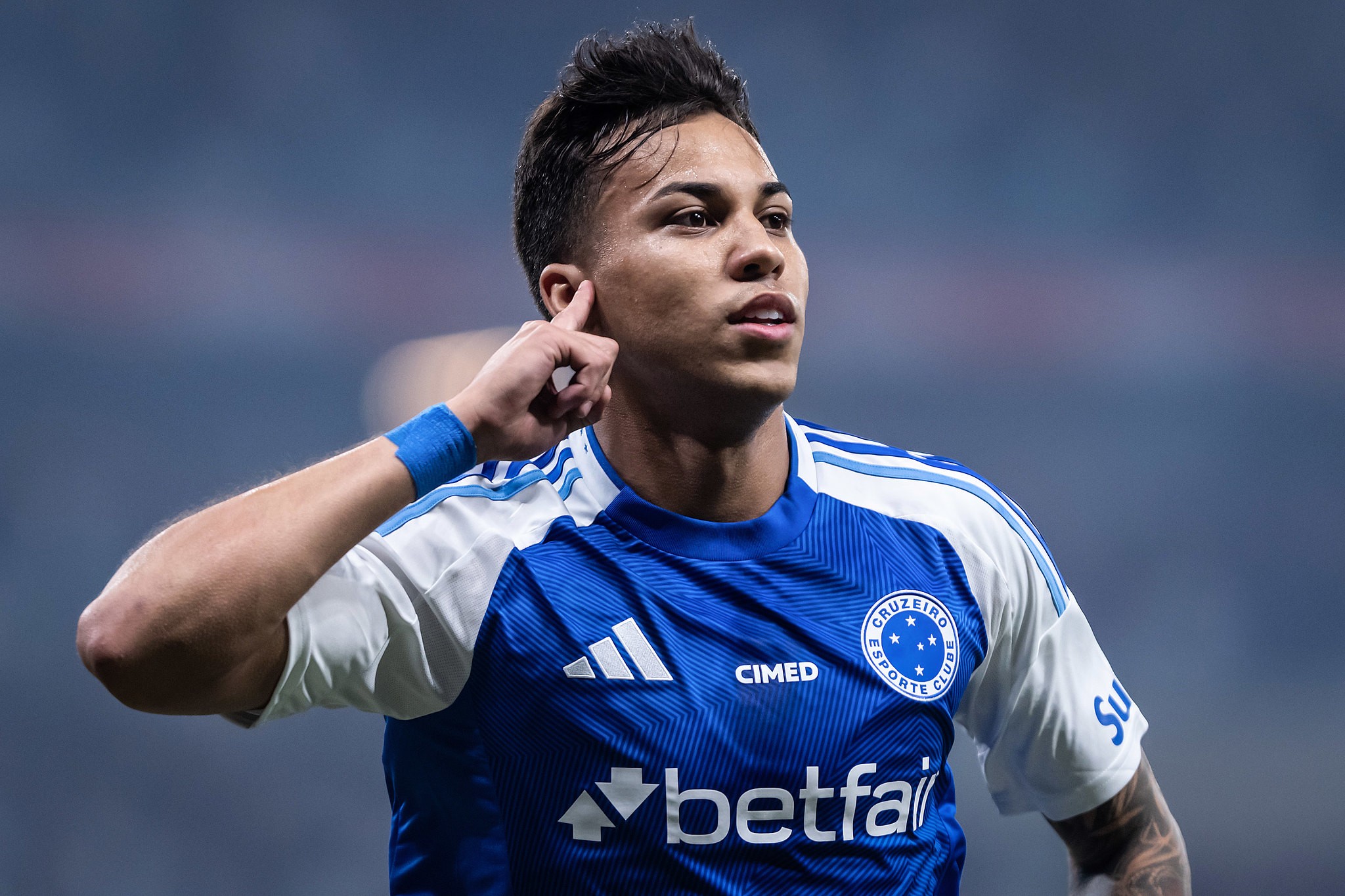 Kaio Jorge brilha e lidera seleção de maio do Cartola com quatro mitadas
