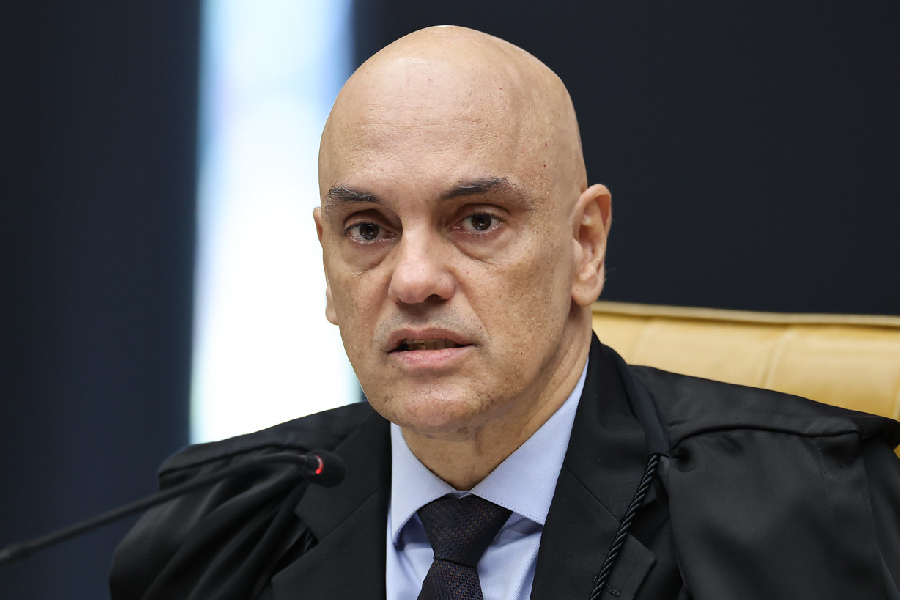 Moraes critica Eduardo Bolsonaro por tentar embaraçar julgamento do golpe no STF